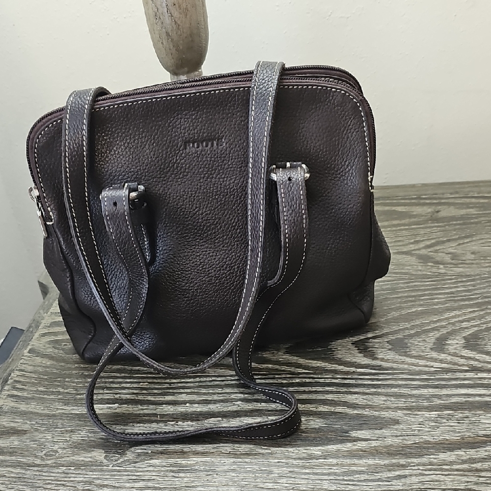 ROOTS Brown Leather Shoulder Bag